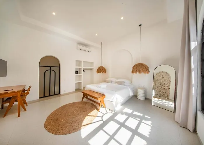 Ellure Ivory - Spacious 3br In Bukit Villa