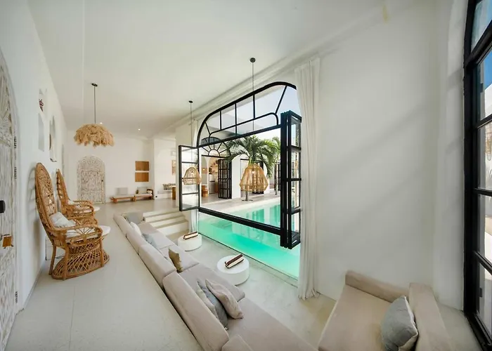 Ellure Ivory - Spacious 3br In Bukit Villa