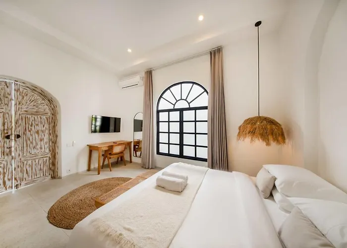 Ellure Ivory - Spacious 3br In Bukit Villa *